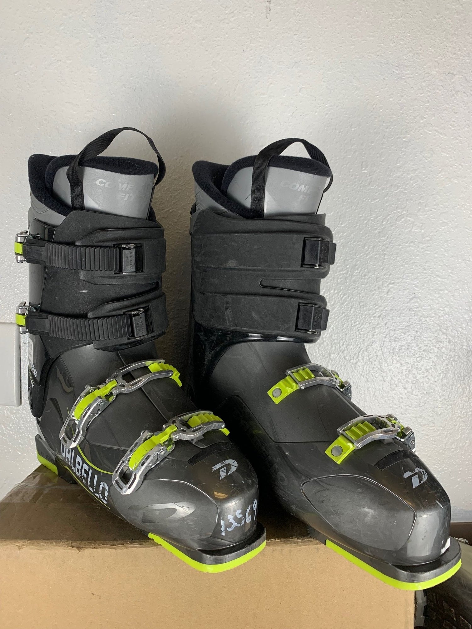 Dalbello Vantage Ski Boot, Size 32.5