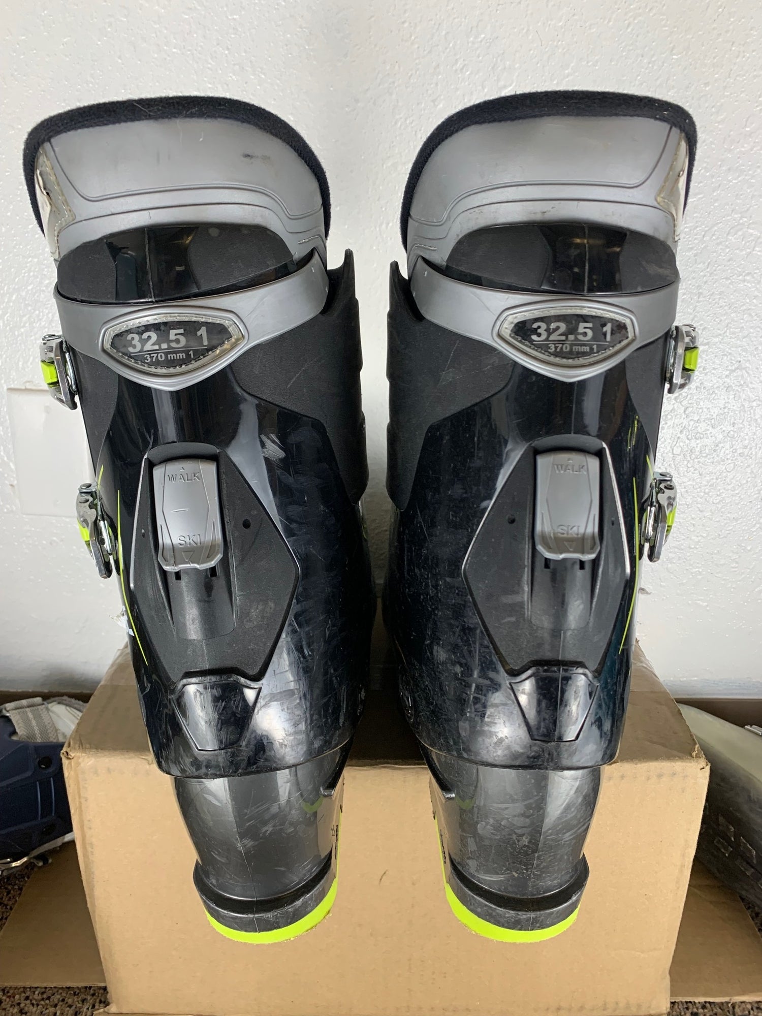 Dalbello Vantage Ski Boot, Size 32.5