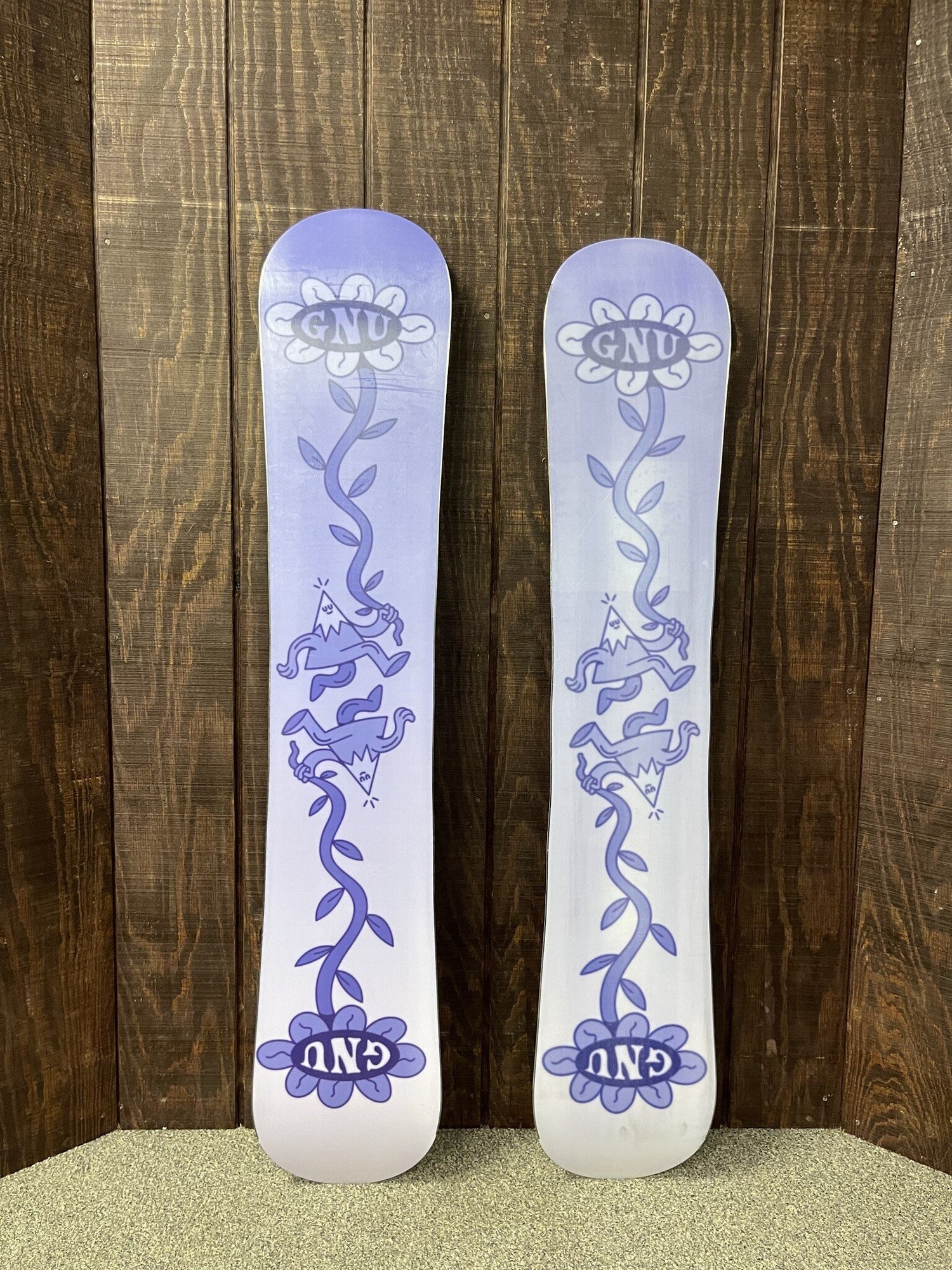 2025 GNU Velvet Adult Snowboard