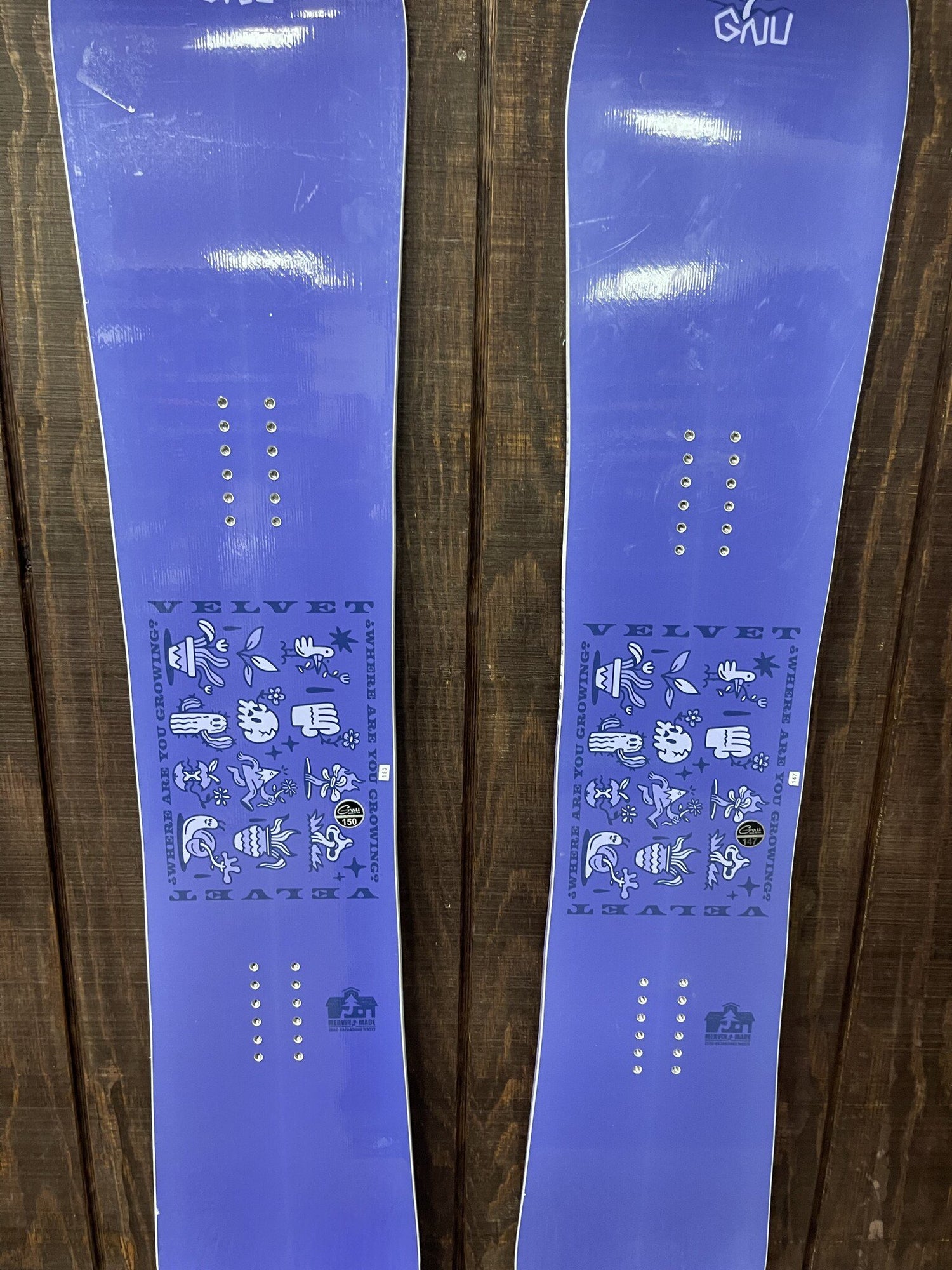2025 GNU Velvet Adult Snowboard