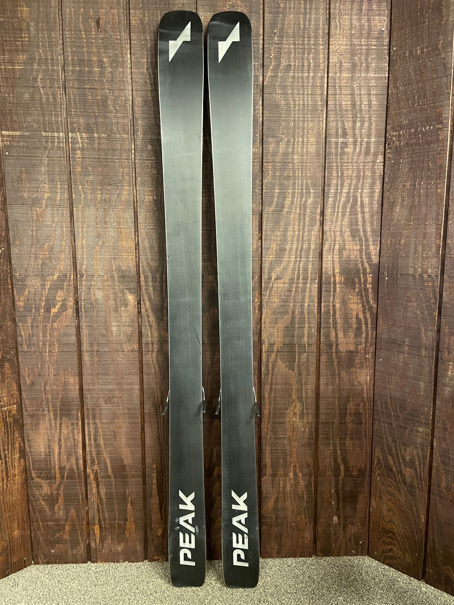 Used 2023 Peak 104 skis + Strive 11 Bindings