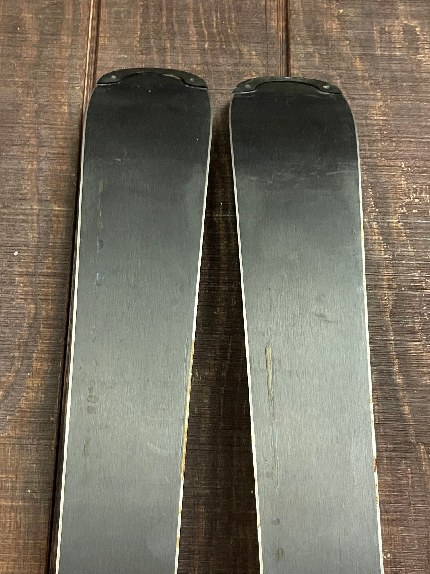 Atomic 2R Skis + Demo Bindings