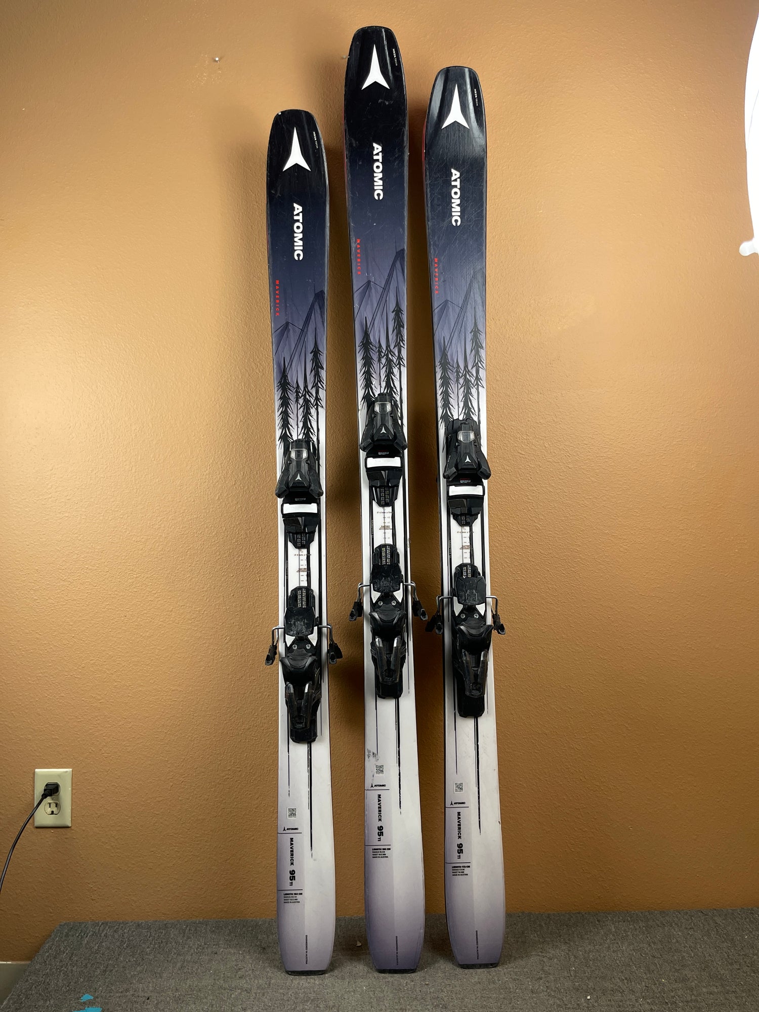 Used 2024 Atomic Maverick 95 Ti + Strive 13 Bindings Skis