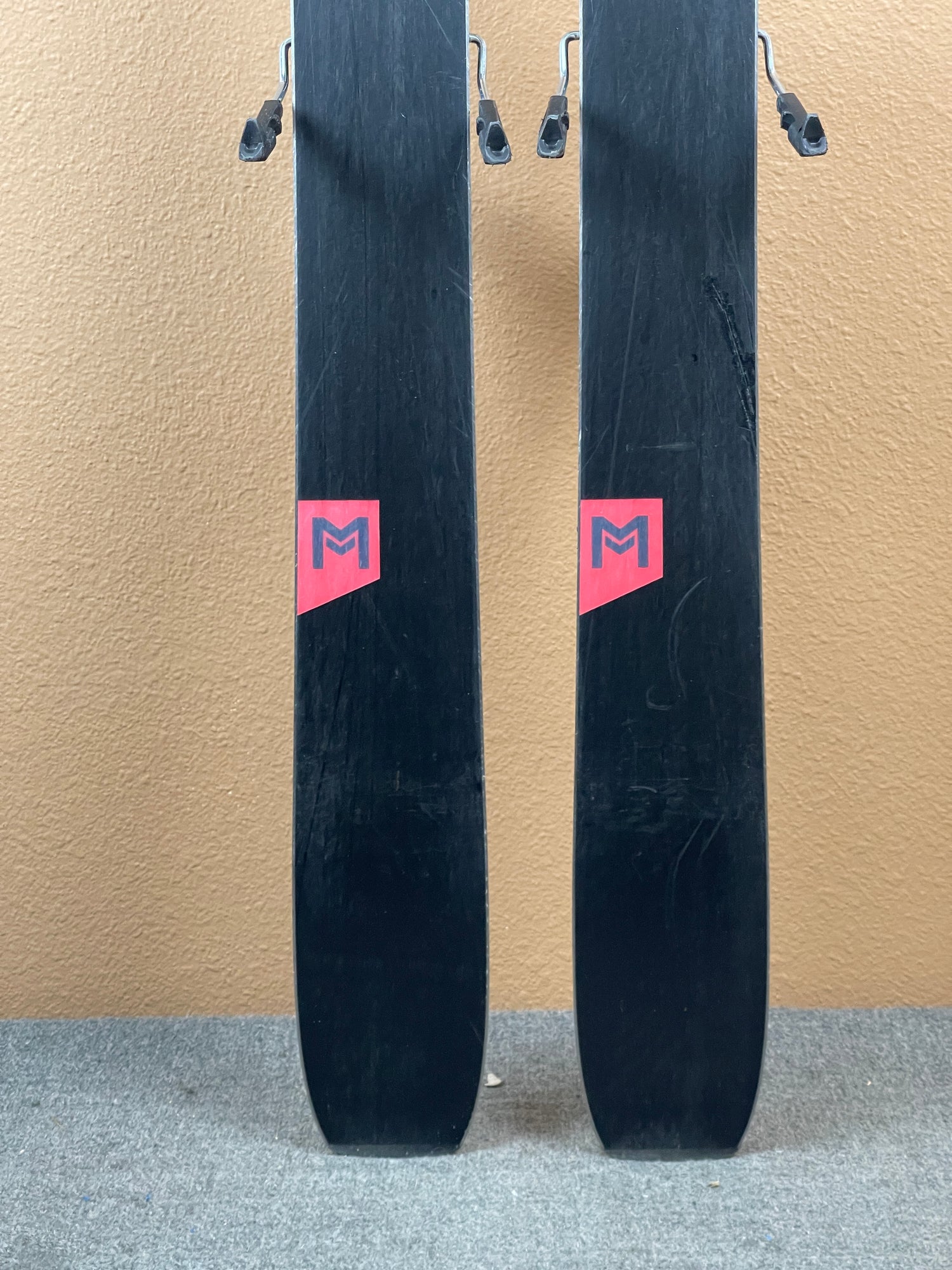 Used 2024 Atomic Maverick 95 Ti + Strive 13 Bindings Skis