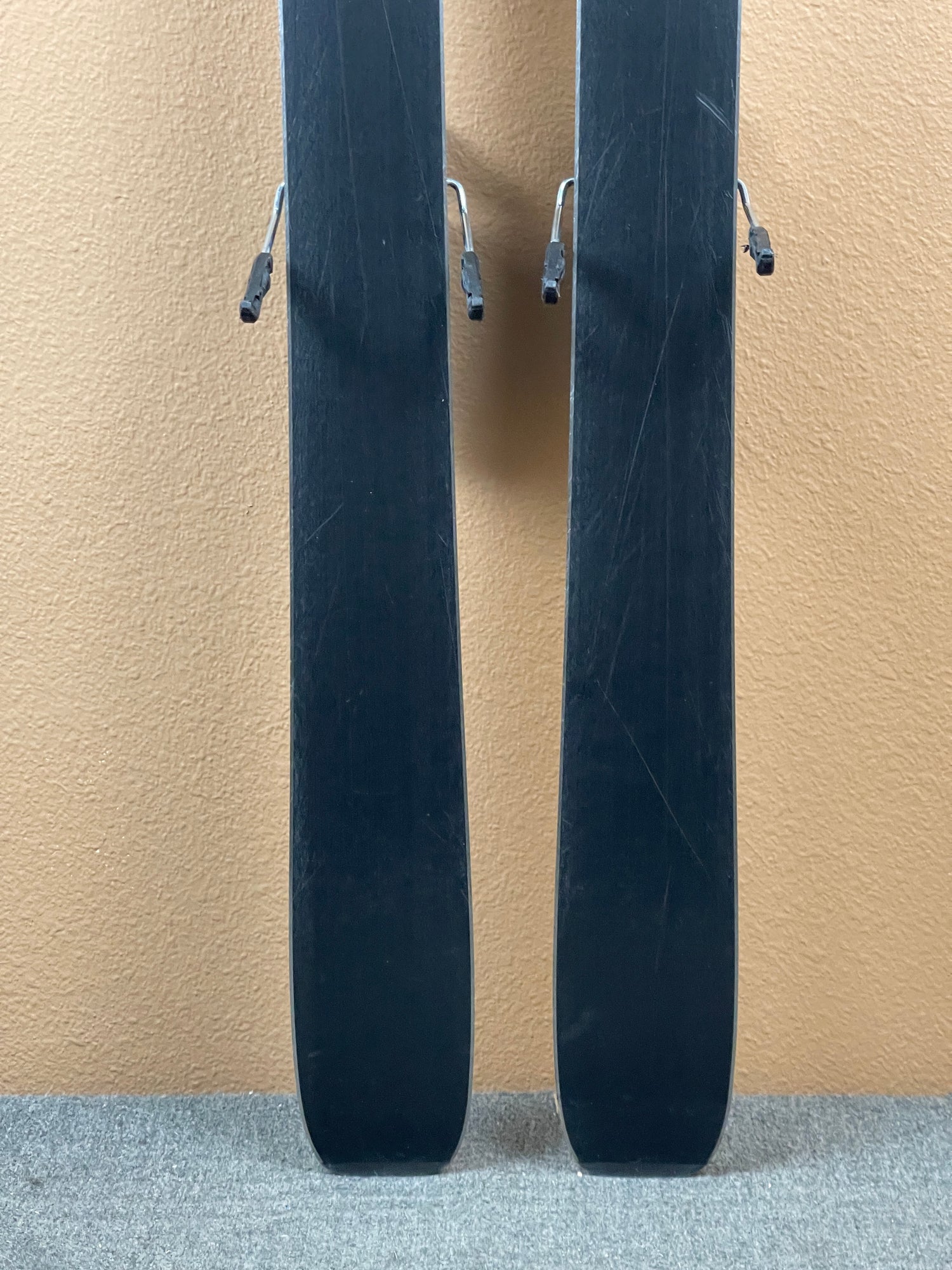 Used 2025 Atomic Maven 84 + M10 Bindings Womens Skis