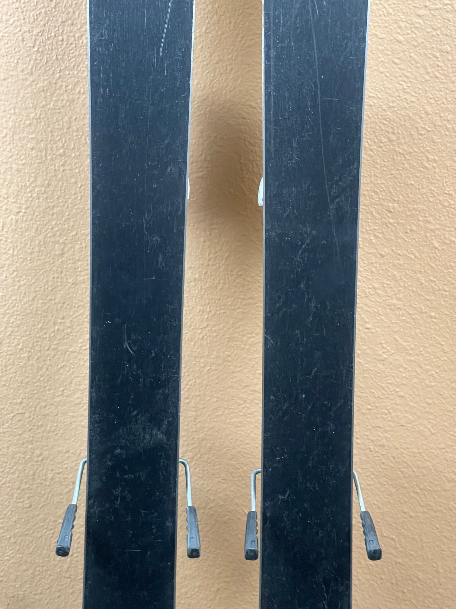 Used 2023 Fischer Stunner Kids Skis + FJ4.5/7 Bindings