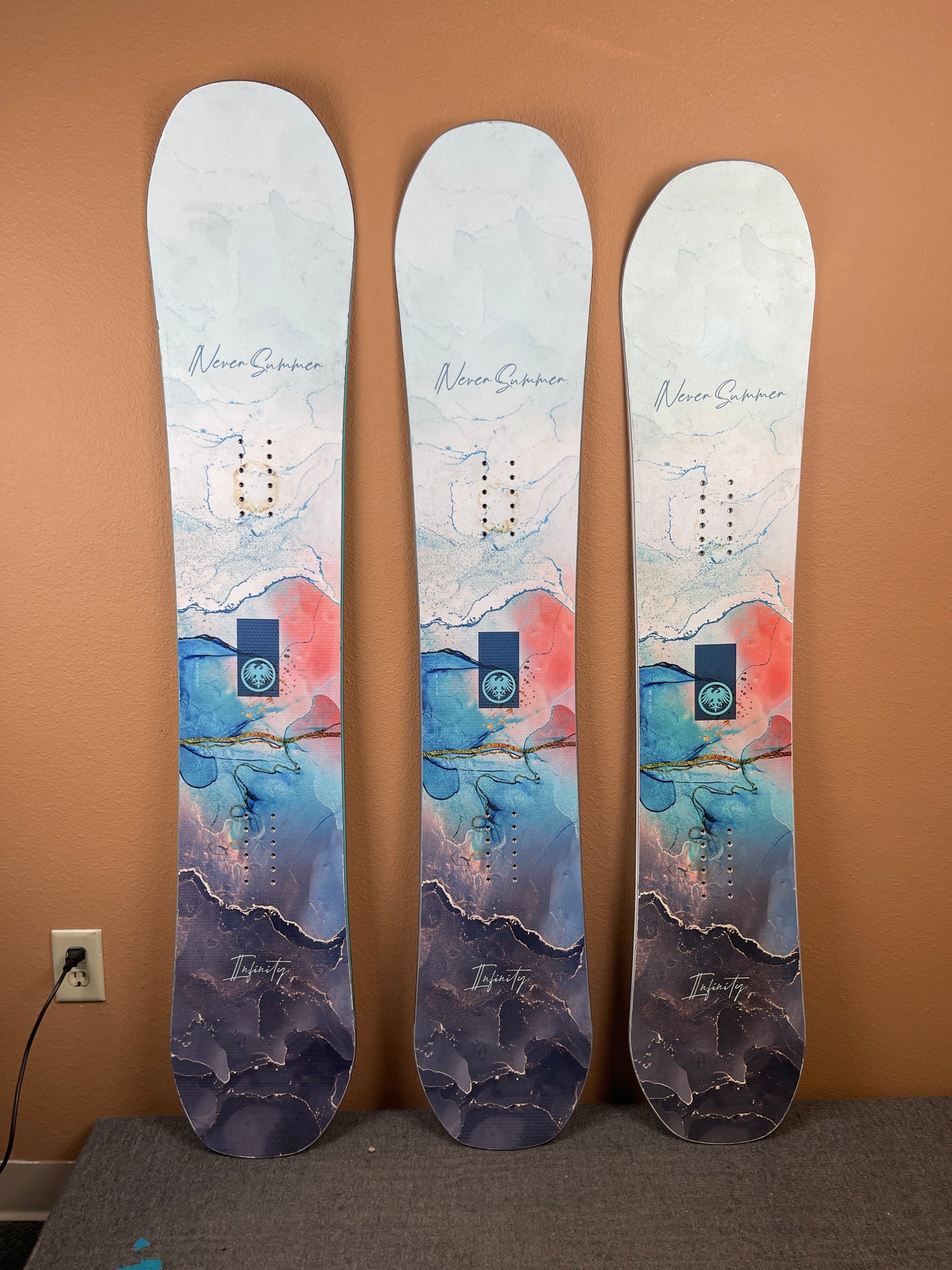 Used 2021 Never Summer Infinity Womens Snowboard