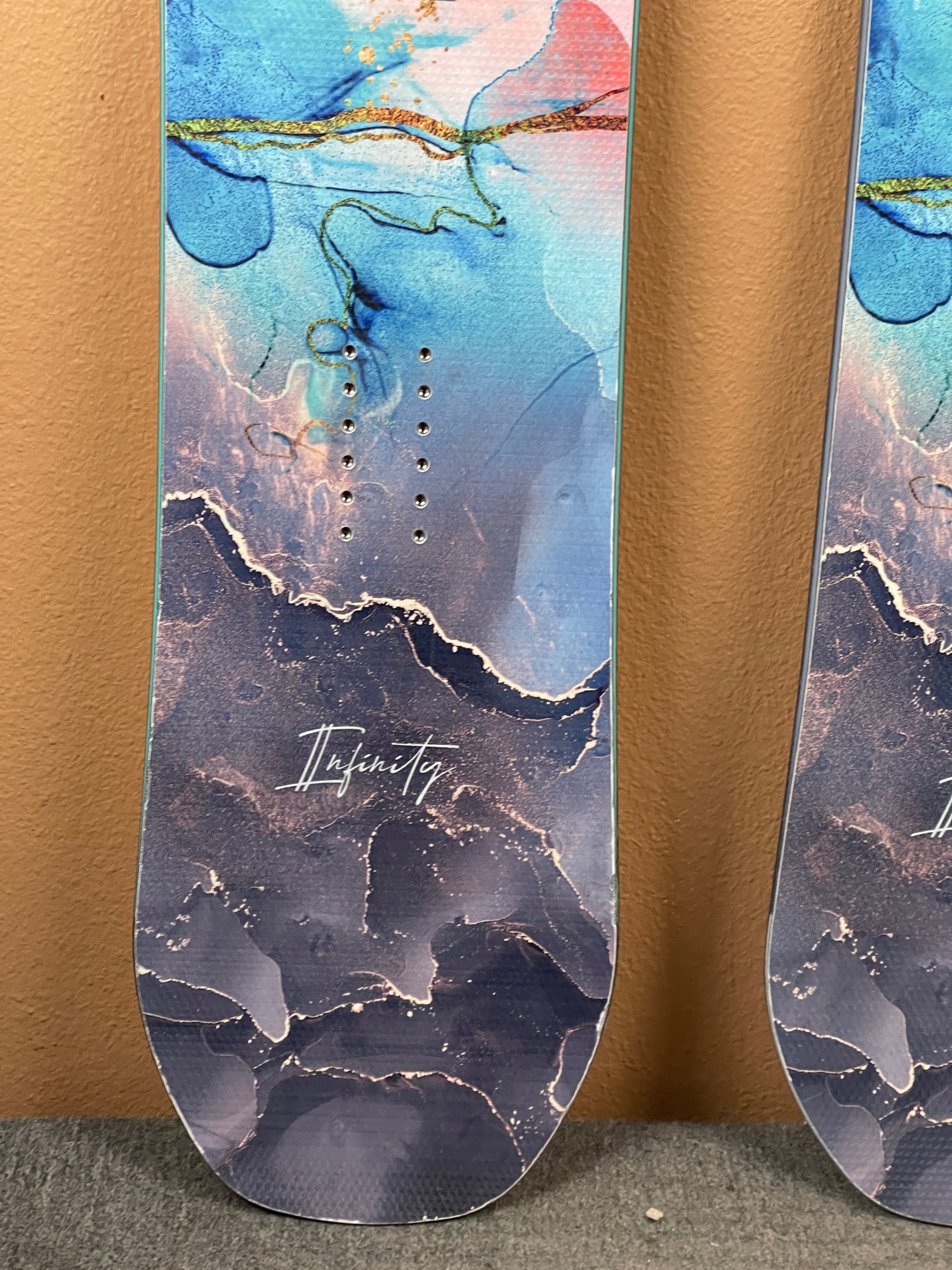 Used 2021 Never Summer Infinity Womens Snowboard