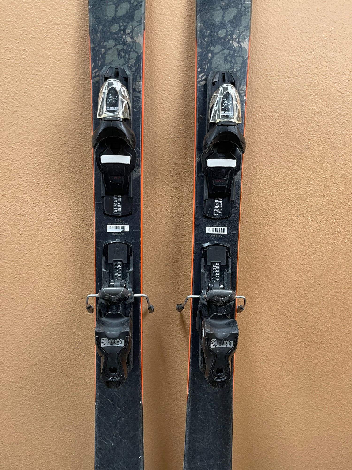 Used 2022 Rossignol Black Ops Smasher Skis + Look Xpress 11 Bindings