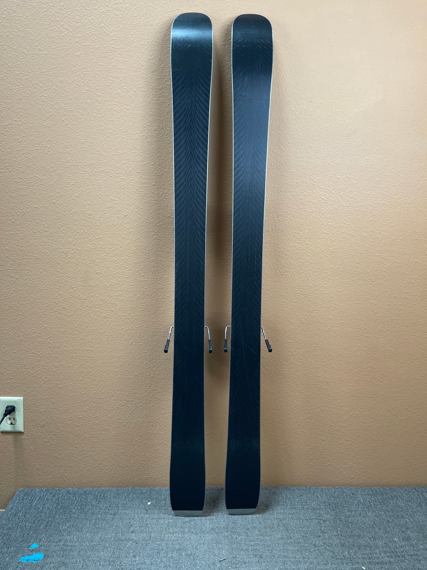 Used 2022 Rossignol Black Ops Smasher Skis + Look Xpress 11 Bindings