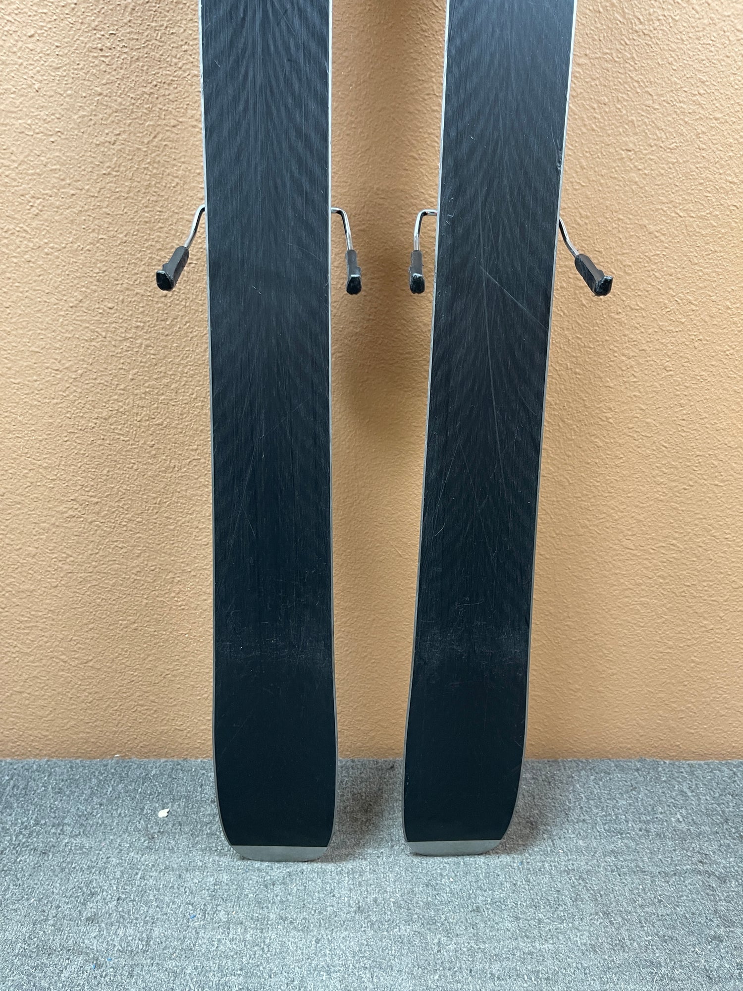 Used 2022 Rossignol Black Ops Smasher Skis + Look Xpress 11 Bindings