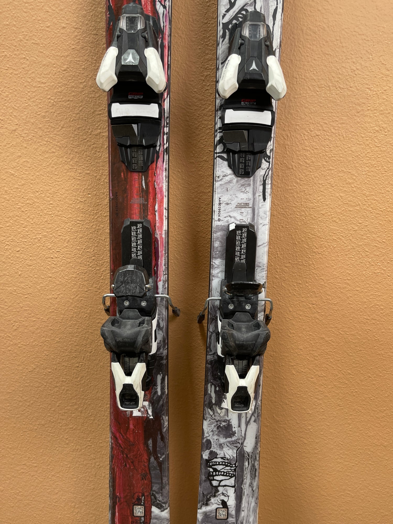 Used 2025 Atomic Bent Chetler 90 Skis + Strive 11 Bindings