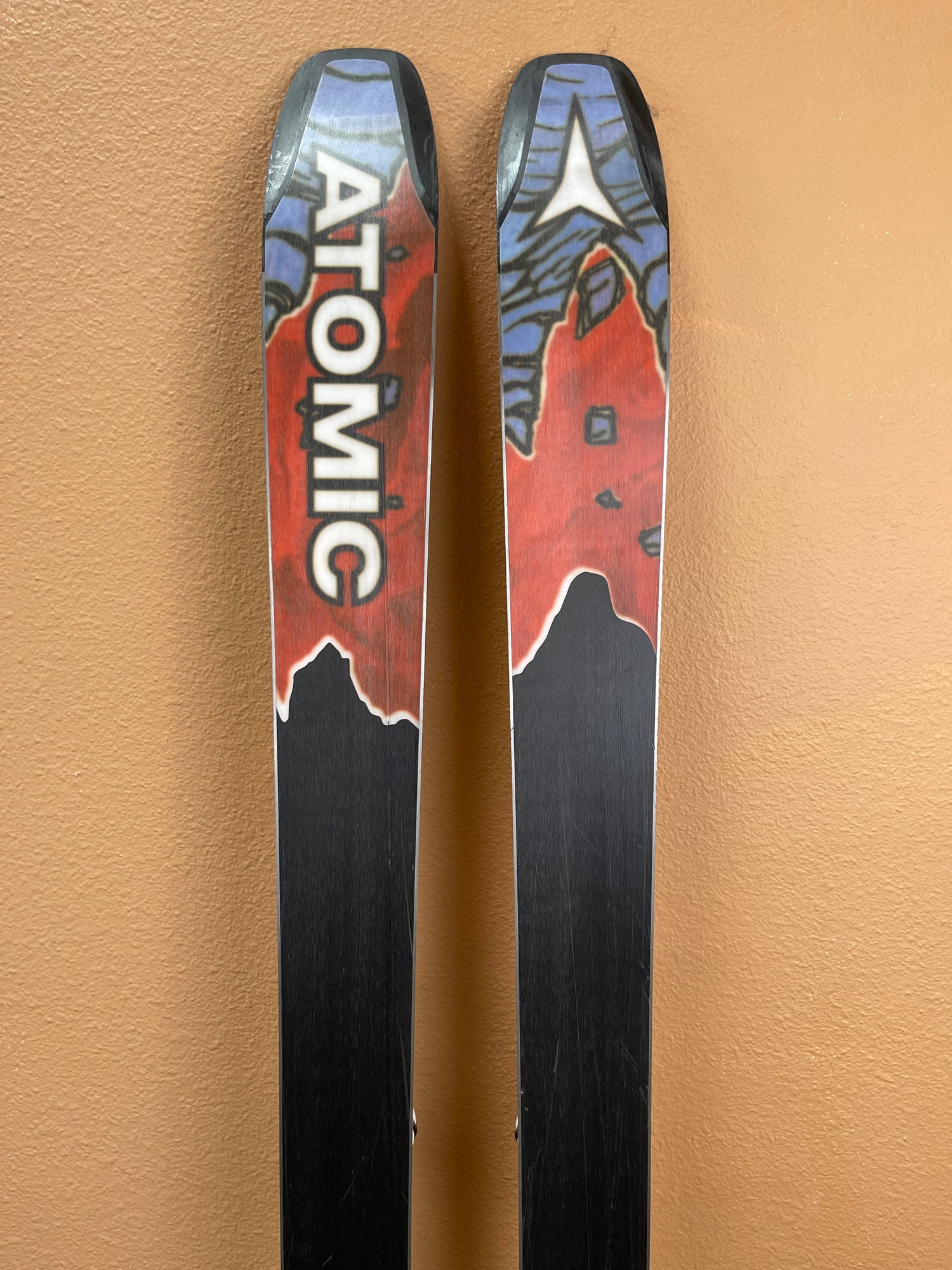 Used 2025 Atomic Bent Chetler 90 Skis + Strive 11 Bindings