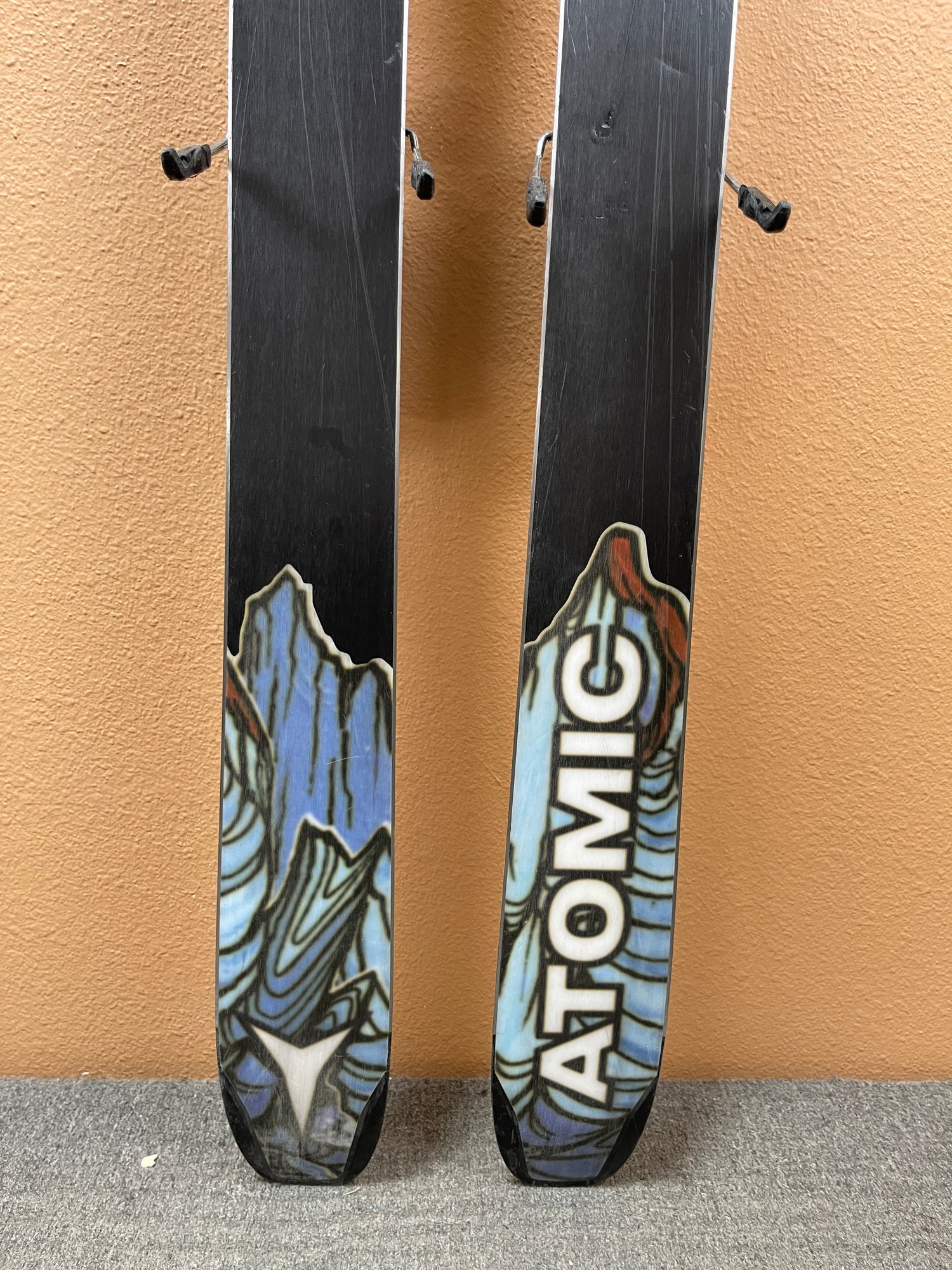 Used 2025 Atomic Bent Chetler 90 Skis + Strive 11 Bindings