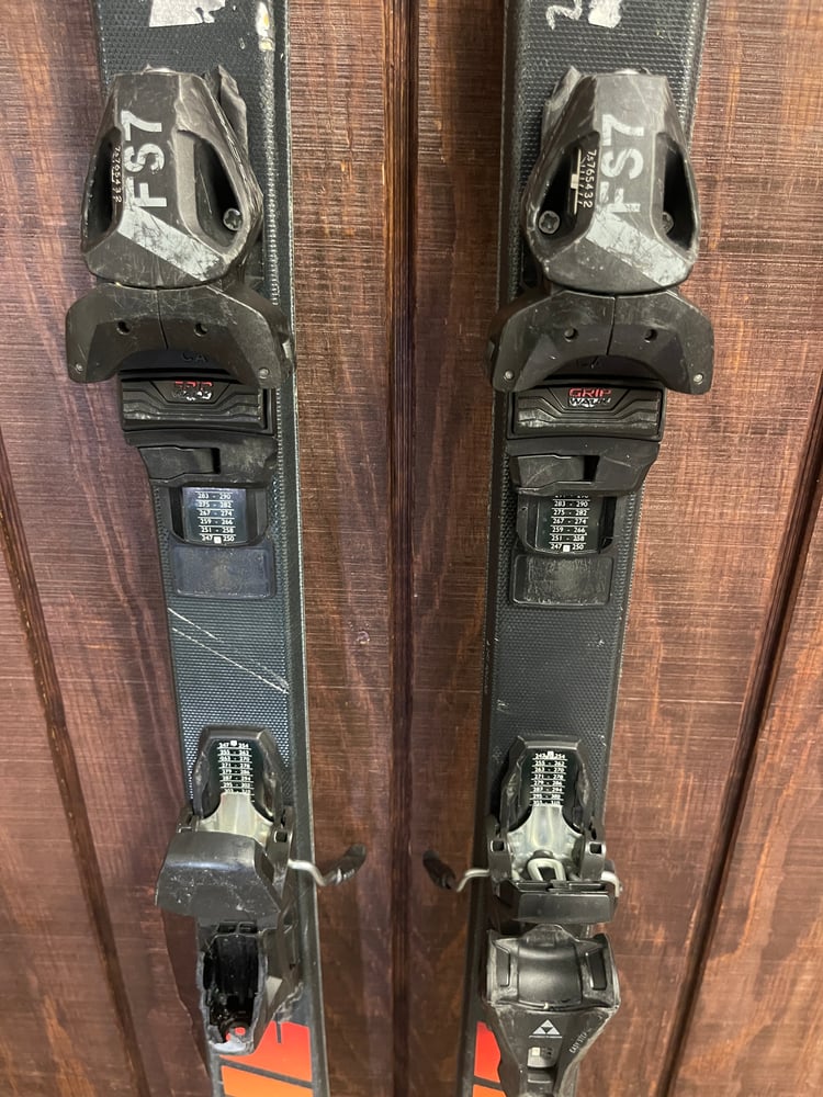 Fischer The Curv Kids Ski w/Bindings - USED
