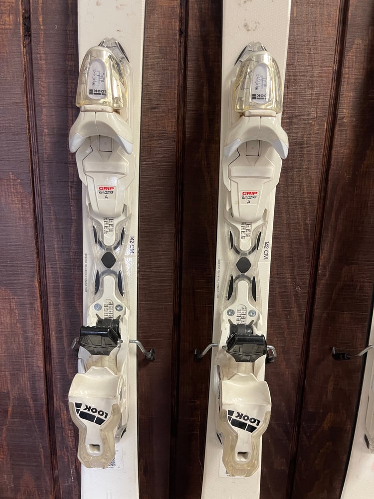 2024 Rossignol Nova 8 CA Skis w/ Bindings - Used