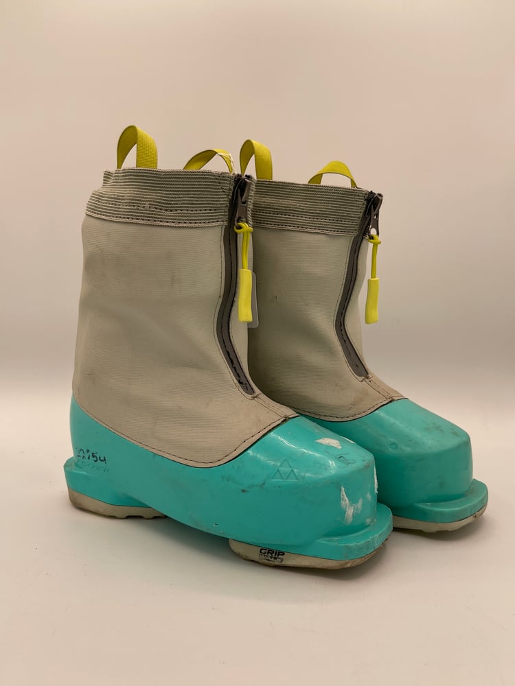 2024 Fischer Zipper GW Kid's Ski Boots - Used - Image 4