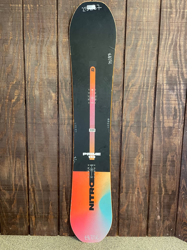 2025 Nitro Prime Chroma Cam-Out Snowboard - Used