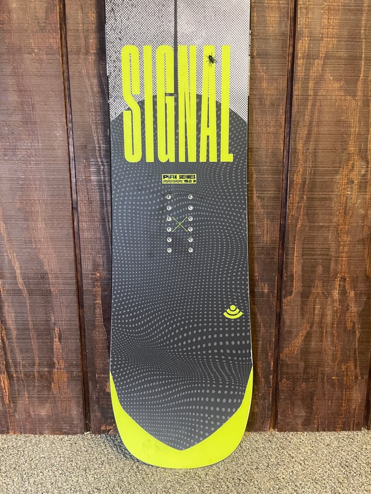 2024 Signal Park Series Snowboard - USED
