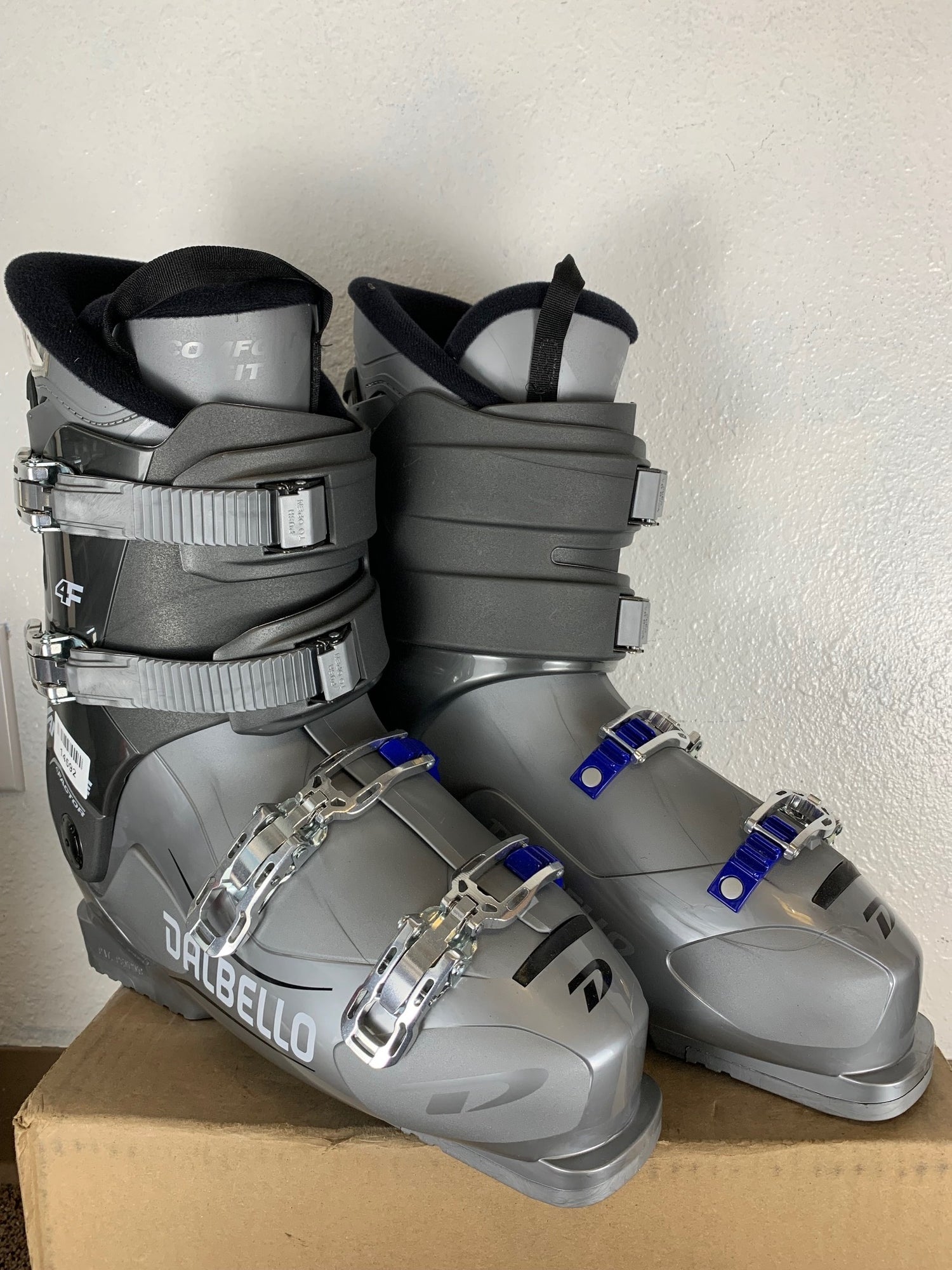 New Dalbello Vantage 4Factor Ski Boots