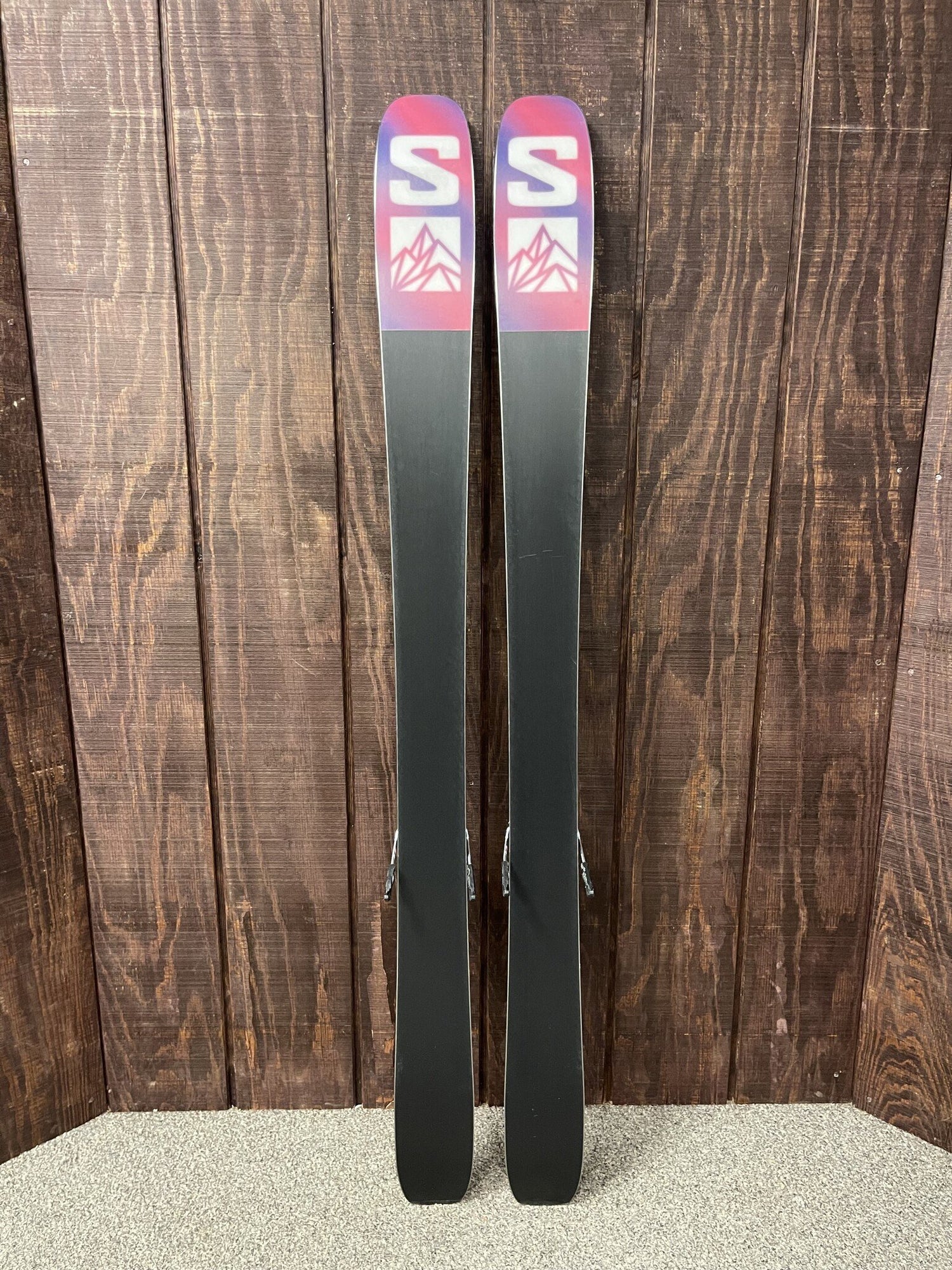 2025 Salomon QST 92 Lux Skis + Strive 11 Bindings, 152cm