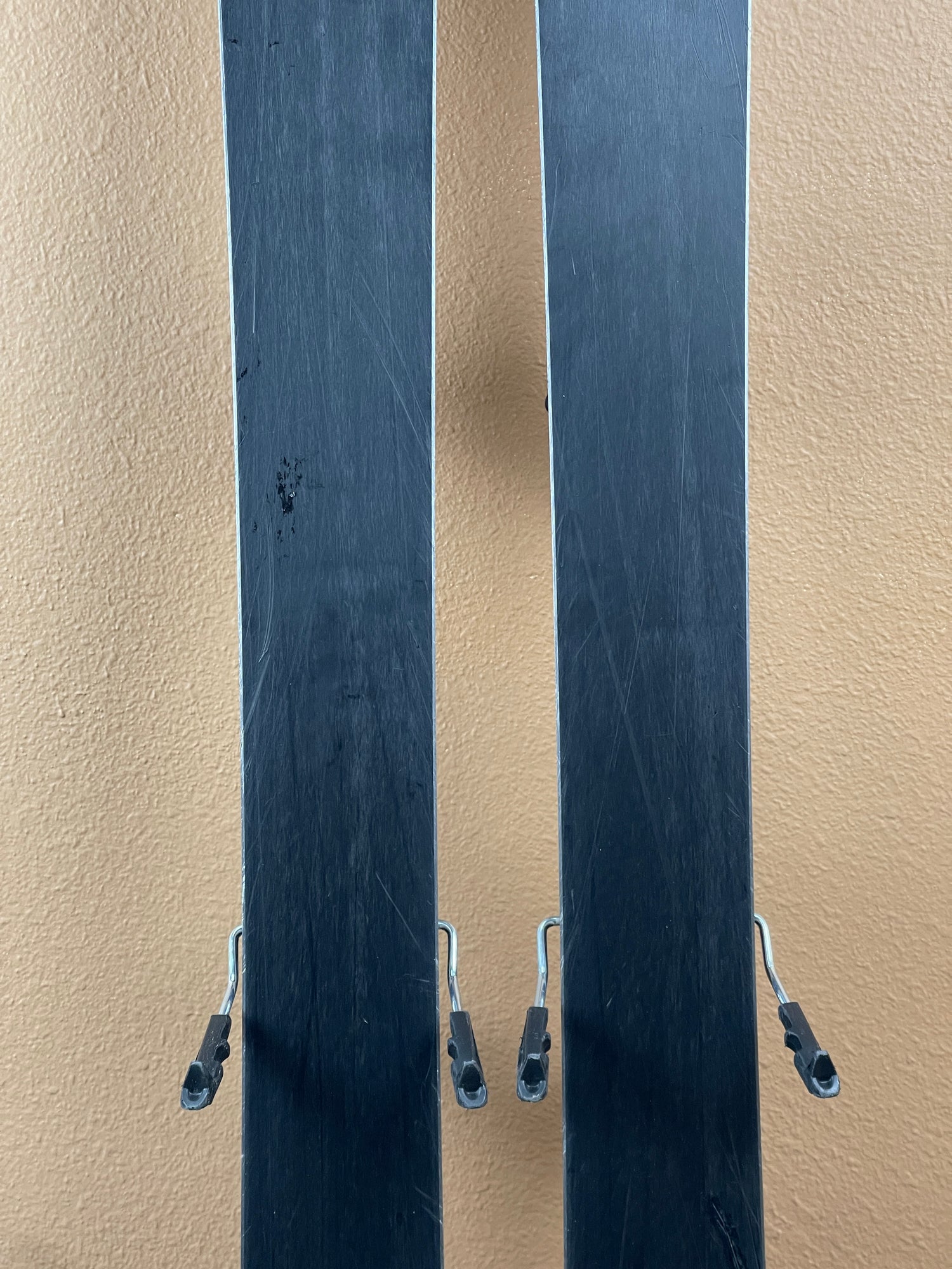 Used 2024 Atomic Maverick 95 Ti + Strive 13 Bindings Skis