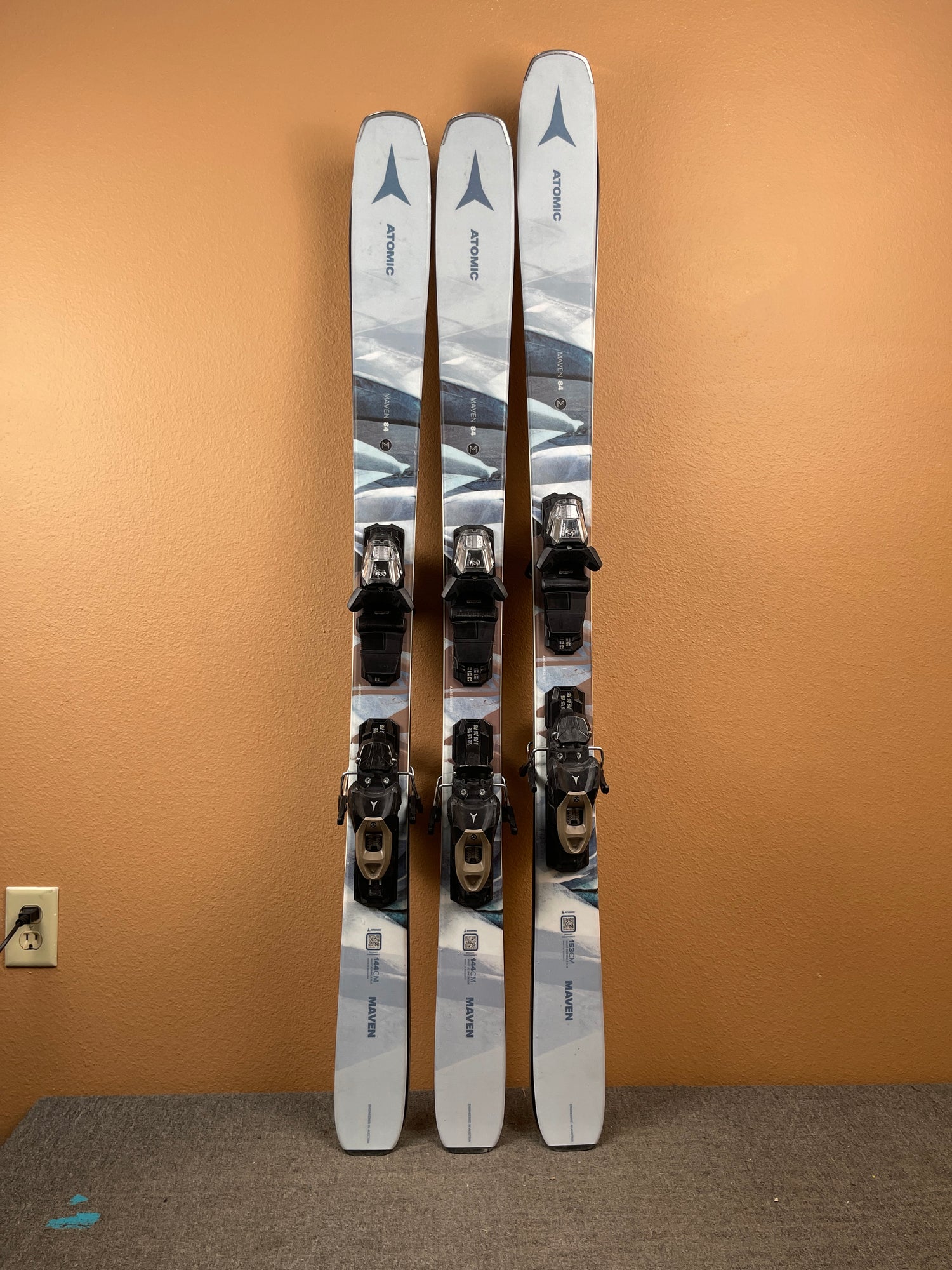 Used 2025 Atomic Maven 84 + M10 Bindings Womens Skis
