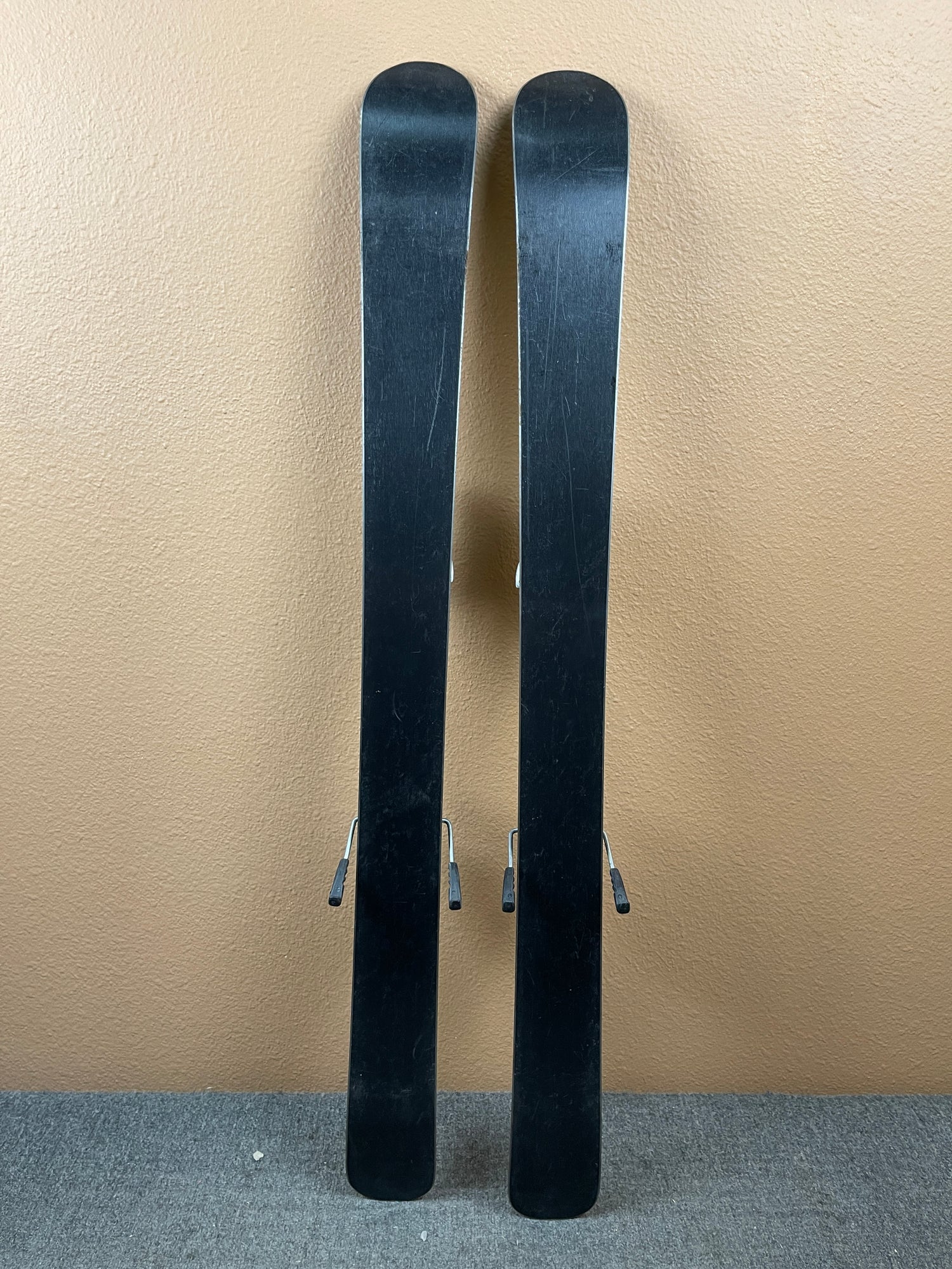 Used 2023 Fischer Stunner Kids Skis + FJ4.5/7 Bindings