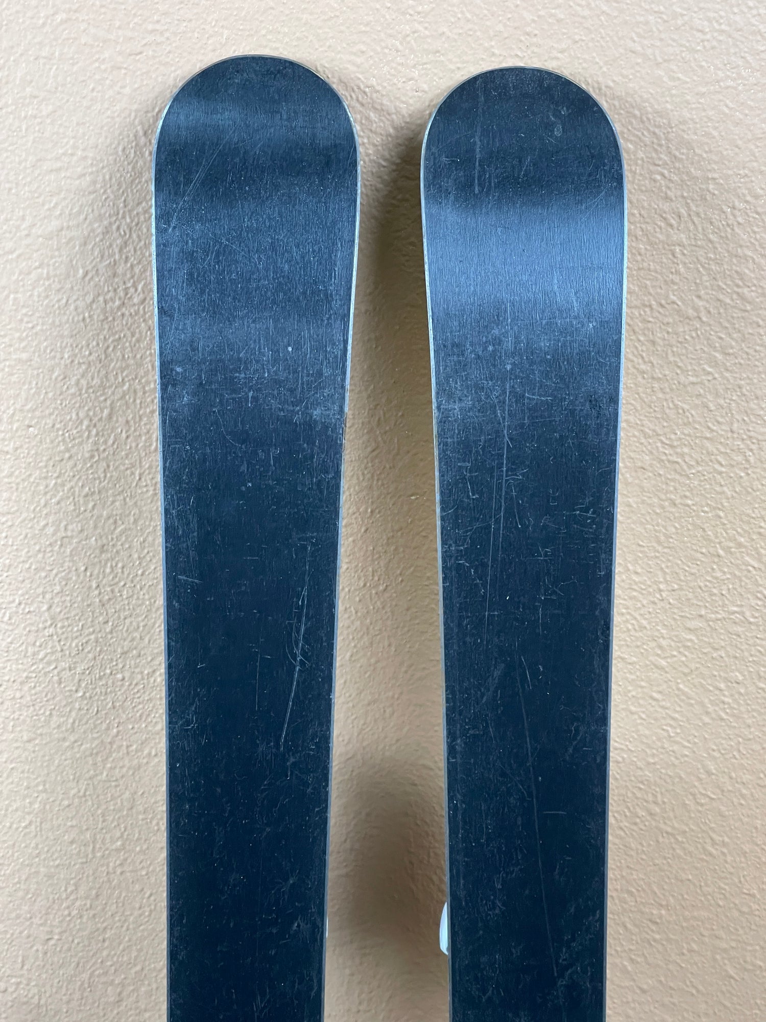 Used 2023 Fischer Stunner Kids Skis + FJ4.5/7 Bindings