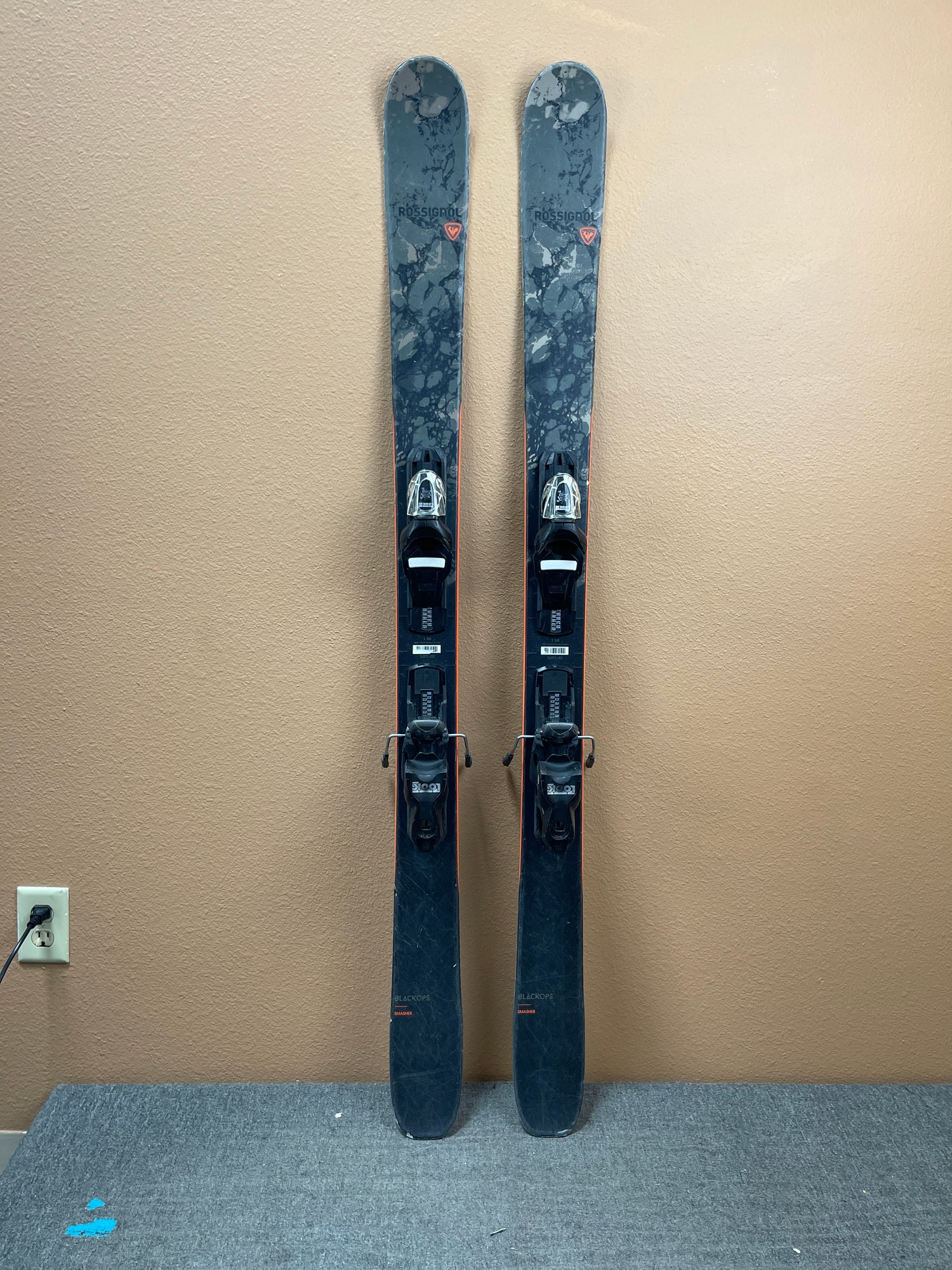 Used 2022 Rossignol Black Ops Smasher Skis + Look Xpress 11 Bindings