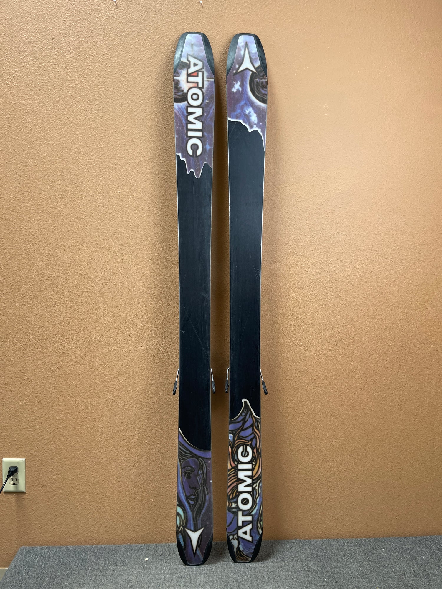 Used 2024 Atomic Bent Chetler 100 Skis + Strive Bindings