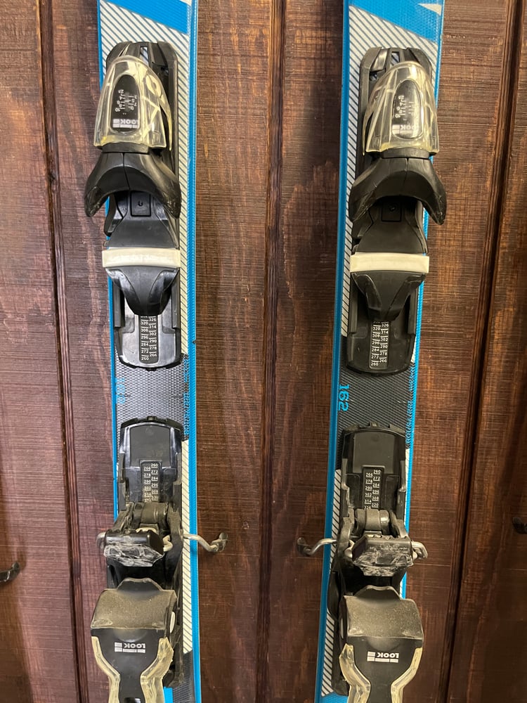 2021 Rossignol React 2 Skis w/ Bindings - USED