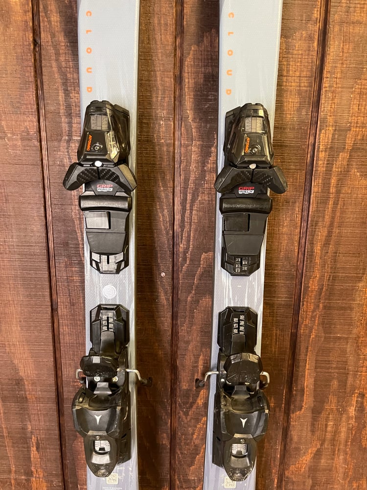 Atomic Cloud Q8 Skis w/ Bindings - Used - Image 4