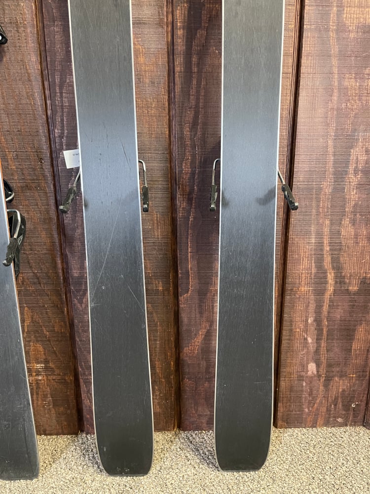 2025 Atomic Maverick 84 Skis w/ Bindings - Used