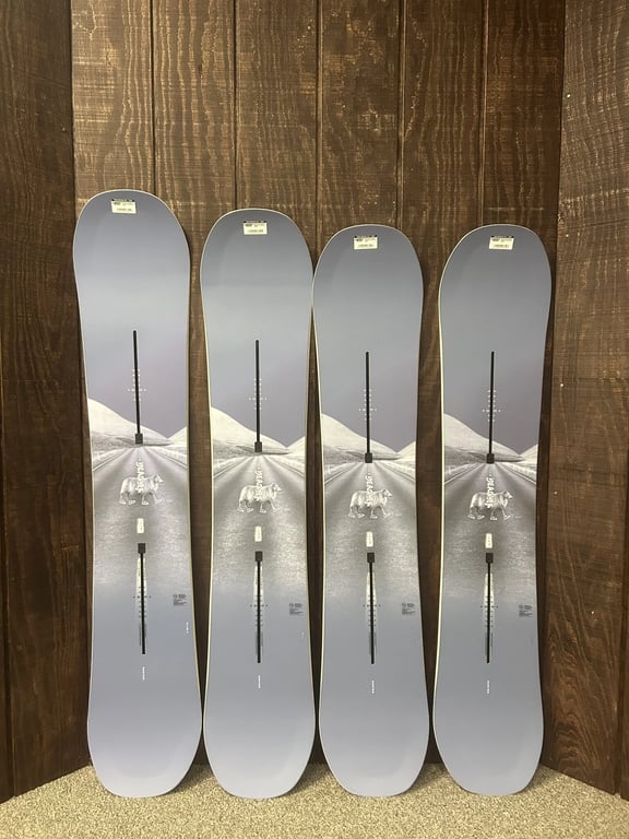 Women's Yeasayer Snowboard - USED